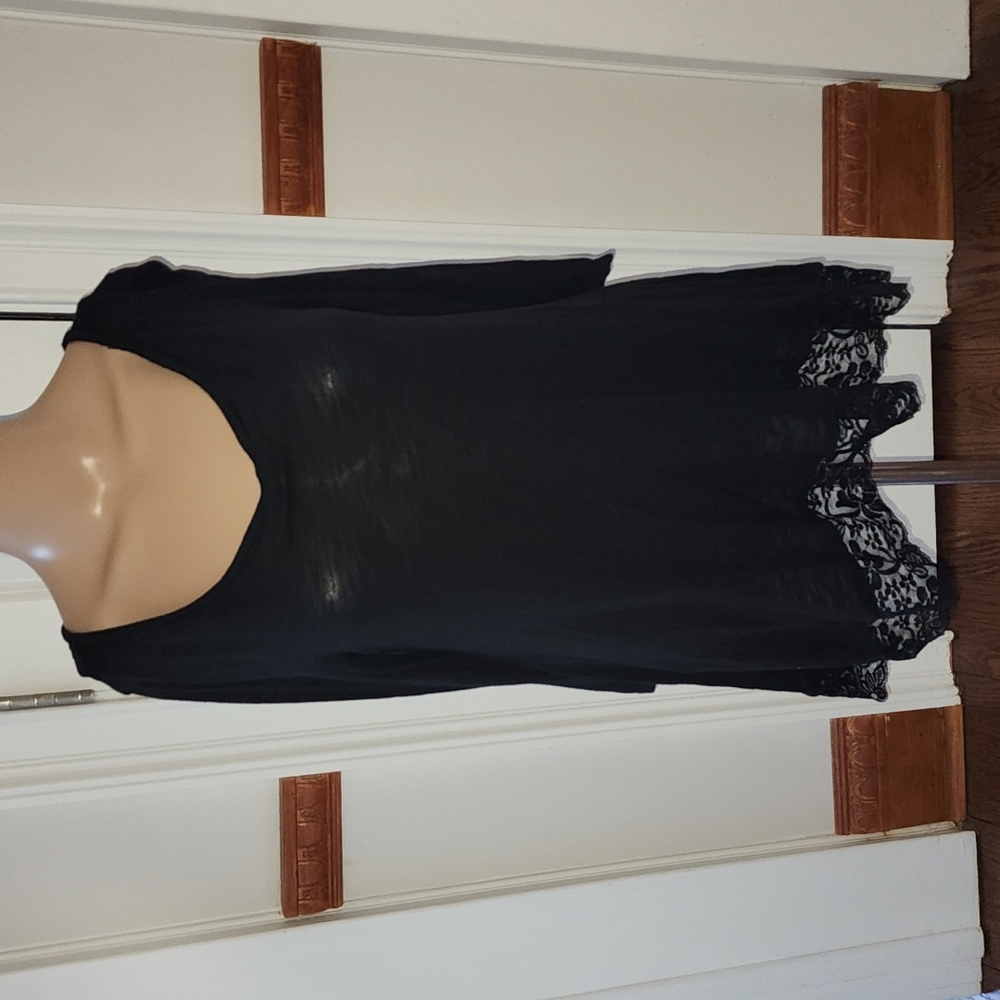 New black quarter sleeve top